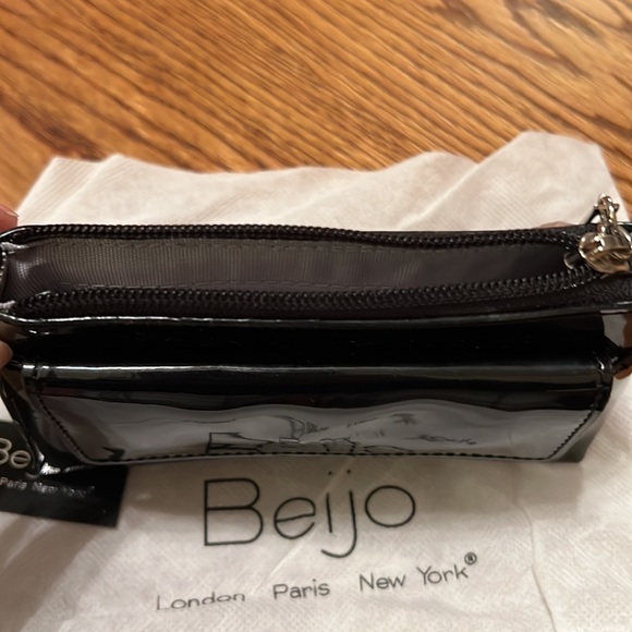 New Black patent shiny wallet purse id holder. No strap included. - Picture 4 of 6